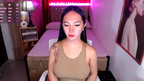 Snapshot of rileymillerx chatting on December 3, 7:05 am Riley online show from December 3, 7:05 am