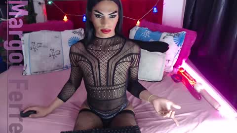 Snapshot of robinsonbaker chatting on December 13, 10:13 pm Margot Ferrer online show from December 13, 10:13 pm