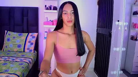 Snapshot of rosalindasexy chatting on December 6, 2:33 pm Rosalinda online show from December 6, 2:33 pm