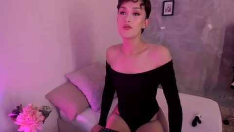 Snapshot of rose_blosson chatting on February 28, 11:23 pm Rose online show from February 28, 11:23 pm