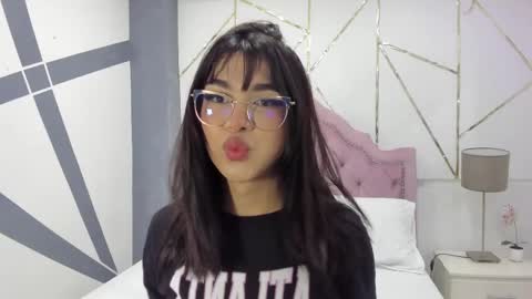 Snapshot of rosecassie chatting on December 21, 12:49 pm Rose online show from December 21, 12:49 pm