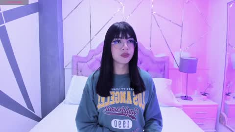 Snapshot of rosecassie chatting on January 3, 12:30 pm Rose online show from January 3, 12:30 pm