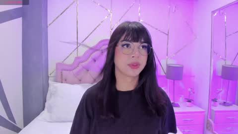 Snapshot of rosecassie chatting on January 4, 12:59 pm Rose online show from January 4, 12:59 pm