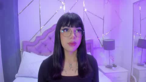 Snapshot of rosecassie chatting on January 8, 12:47 pm Rose online show from January 8, 12:47 pm