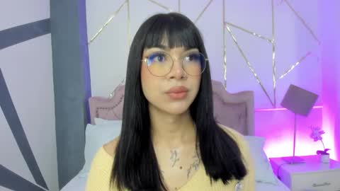 Snapshot of rosecassie chatting on January 20, 12:39 pm Rose online show from January 20, 12:39 pm