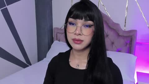 Snapshot of rosecassie chatting on February 7, 1:43 pm Rose online show from February 7, 1:43 pm