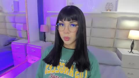 Snapshot of rosecassie chatting on February 15, 12:43 pm Rose online show from February 15, 12:43 pm