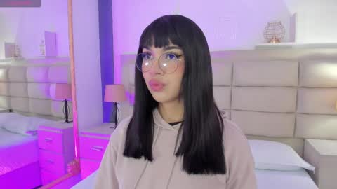 Snapshot of rosecassie chatting on February 17, 12:48 pm Rose online show from February 17, 12:48 pm