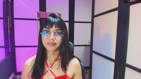 Snapshot of rosecassie chatting on February 19, 11:14 pm Rose online show from February 19, 11:14 pm