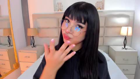 Snapshot of rosecassie chatting on March 6, 12:48 pm Rose online show from March 6, 12:48 pm