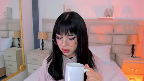 Snapshot of rosecassie chatting on March 8, 1:14 pm Rose online show from March 8, 1:14 pm