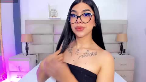 Snapshot of rosecassie chatting on October 2, 1:22 pm Rose online show from October 2, 1:22 pm