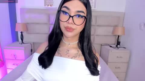 Snapshot of rosecassie chatting on October 3, 1:33 pm Rose online show from October 3, 1:33 pm