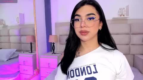 Snapshot of rosecassie chatting on October 8, 1:23 pm Rose online show from October 8, 1:23 pm