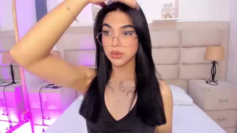 Snapshot of rosecassie chatting on October 9, 1:56 pm Rose online show from October 9, 1:56 pm