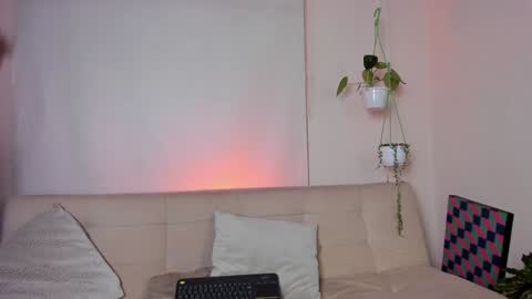 Snapshot of roselinedior chatting on February 6, 3:20 pm Lyla OF roselinedior online show from February 6, 3:20 pm