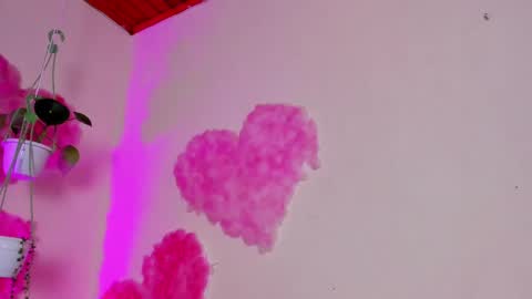 Snapshot of roselinedior chatting on February 15, 4:12 pm Lyla OF roselinedior online show from February 15, 4:12 pm