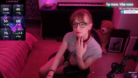 Snapshot of rosiethespooky chatting on December 7, 4:15 am Rosie The Spooky online show from December 7, 4:15 am