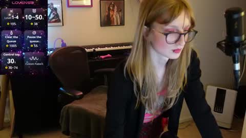 Snapshot of rosiethespooky chatting on September 27, 5:05 am Rosie The Spooky online show from September 27, 5:05 am