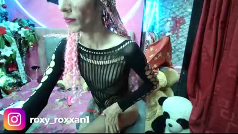 Snapshot of roxy_roxxan chatting on December 9, 1:40 am - online show from December 9, 1:40 am