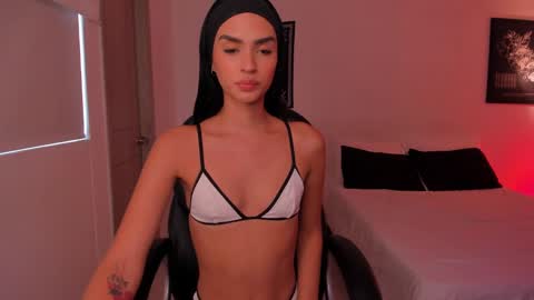 Snapshot of roxyy_x chatting on December 19, 8:13 pm val online show from December 19, 8:13 pm