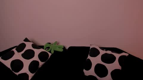 Snapshot of roxyy_x chatting on October 8, 11:50 pm val online show from October 8, 11:50 pm