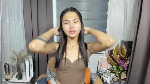 Snapshot of sabrina_maxx chatting on October 21, 4:30 pm Nadine online show from October 21, 4:30 pm