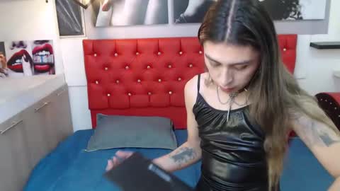 Snapshot of sara_davina chatting on January 17, 3:23 am Sara Davina online show from January 17, 3:23 am