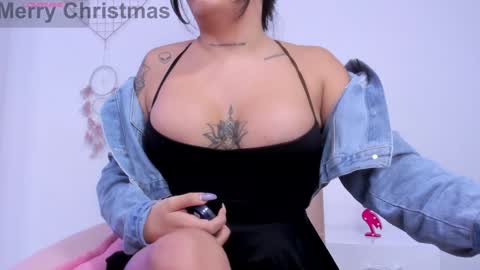 Snapshot of sara_mattel chatting on December 23, 7:17 am Sara online show from December 23, 7:17 am