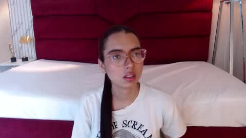 Snapshot of sarasaenz_99 chatting on February 13, 7:42 pm Sara online show from February 13, 7:42 pm