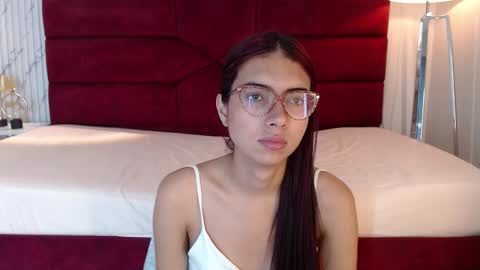 Snapshot of sarasaenz_99 chatting on February 20, 7:30 pm Sara online show from February 20, 7:30 pm