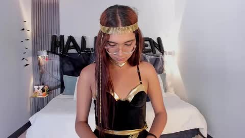 Sara online show from October 31, 8:39 pm