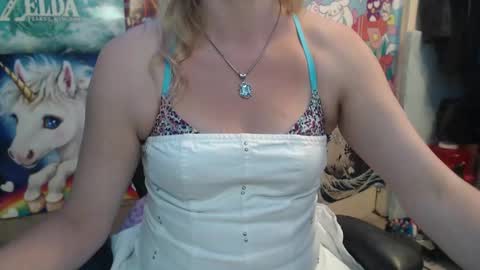 Snapshot of savanah_banana chatting on October 8, 4:14 am Savanah online show from October 8, 4:14 am