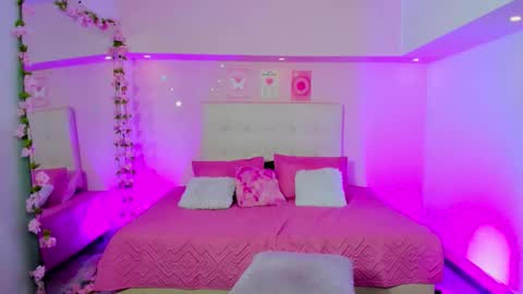 Scarlett  online show from October 18, 5:00 am