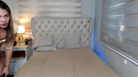 Snapshot of scarlett_sofia69 chatting on February 15, 5:51 am online show from February 15, 5:51 am