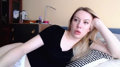 Snapshot of scarlettford chatting on December 7, 11:45 am Scarlett online show from December 7, 11:45 am