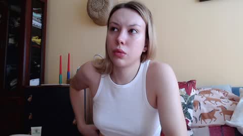 Snapshot of scarlettford chatting on December 12, 9:19 am Scarlett online show from December 12, 9:19 am