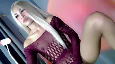 Snapshot of seduce_and_surrender chatting on October 9, 6:37 am YU RI online show from October 9, 6:37 am
