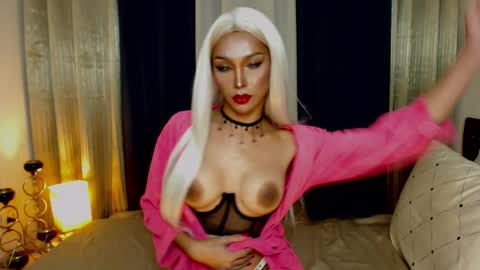 Snapshot of seductresskatarina chatting on December 23, 8:11 am KATARINA LUST online show from December 23, 8:11 am