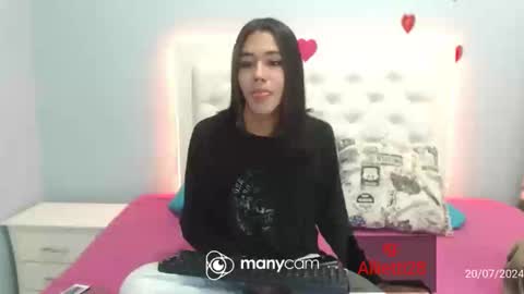 Snapshot of selenne_28 chatting on September 20, 4:51 am selenne_28 online show from September 20, 4:51 am
