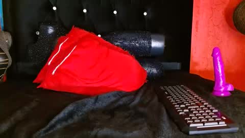 Snapshot of serenityroche chatting on February 4, 3:57 pm serenityroche online show from February 4, 3:57 pm