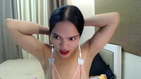 Snapshot of servicedoll18 chatting on September 14, 5:06 pm Bella online show from September 14, 5:06 pm