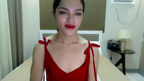 Snapshot of servicedoll18 chatting on October 1, 9:04 pm Bella online show from October 1, 9:04 pm