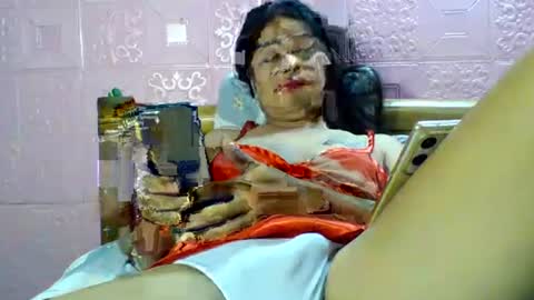 Snapshot of sexgoddesses4u chatting on December 16, 3:00 pm Ems online show from December 16, 3:00 pm
