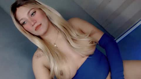 Snapshot of sexual_desire22 chatting on October 6, 10:10 pm Britney Allen online show from October 6, 10:10 pm