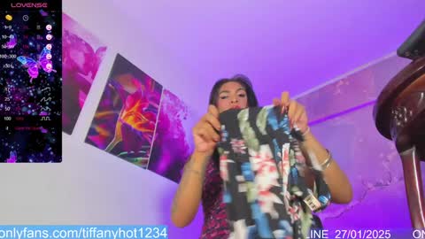 Snapshot of sexwildlatin chatting on January 27, 9:33 pm Tifanny Benitez online show from January 27, 9:33 pm