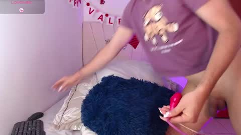 Snapshot of sexy_men350 chatting on February 13, 6:41 am Emily online show from February 13, 6:41 am