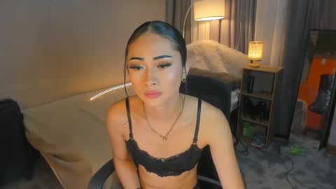 miss jade so online show from December 13, 10:13 pm