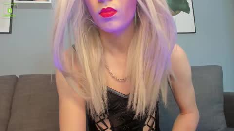 Snapshot of sexymiatrans chatting on February 20, 12:36 pm Sexy online show from February 20, 12:36 pm