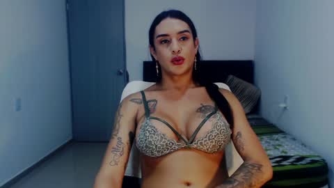 Natalia Duran online show from January 18, 9:43 pm